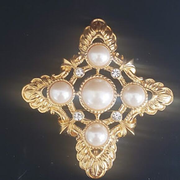KJL for Avon Brooch Pendant Gold Tone with Faux Pearls Kenneth J Lane Vintage - Picture 6 of 6